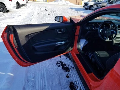 2016 Ford Mustang 2dr Fastback V6