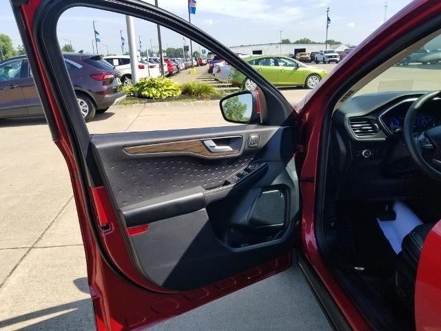 2020 Ford Escape Titanium Hybrid FWD