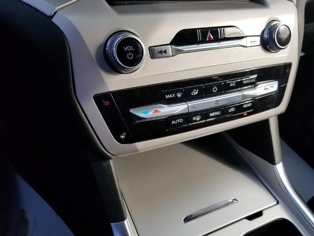 2023 Ford Explorer XLT 4WD