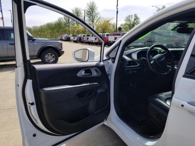 2021 Chrysler Pacifica Hybrid Touring L FWD